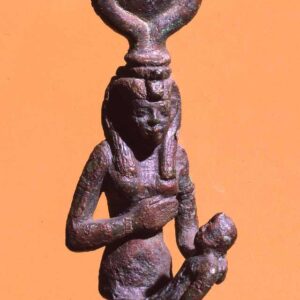 Statuetta della dea Isi con il figlio Horo, epoca tolemaica (XXX dinastia)